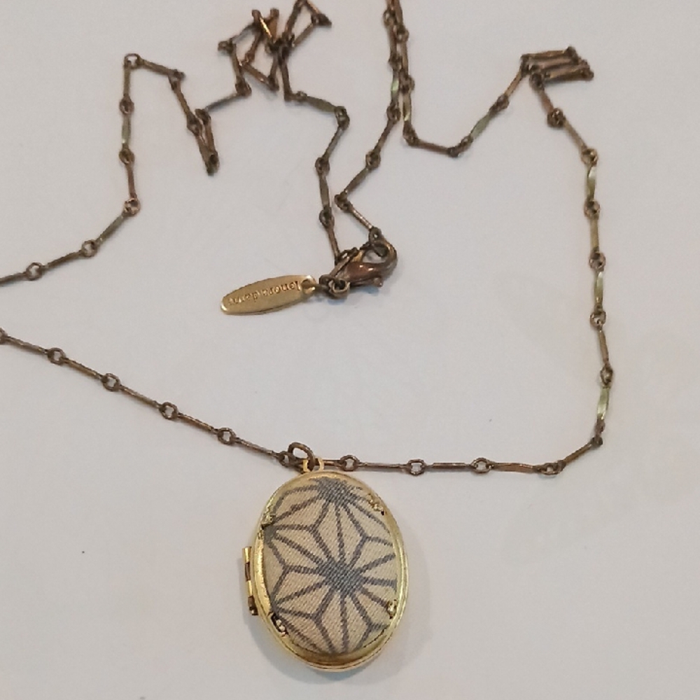 Vintage-Inspired Gold Locket Necklace